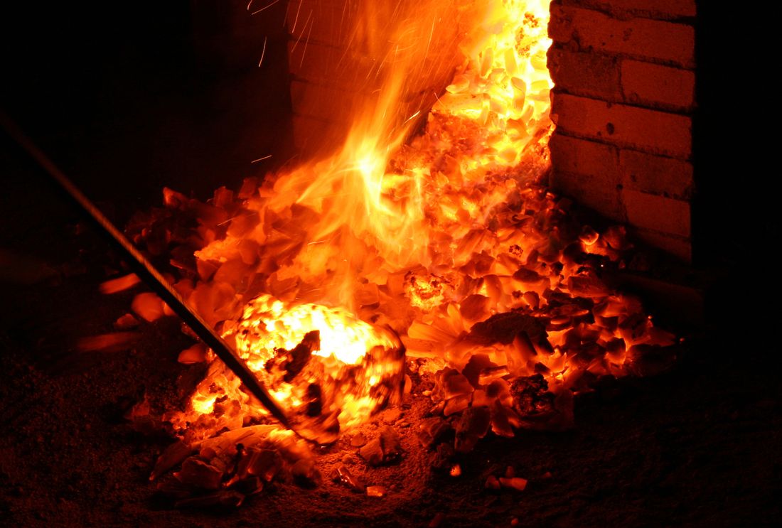 Sortie de la loupe d'acier au feu